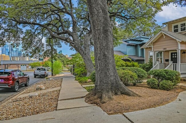 Building Photo - 1203 Newton St