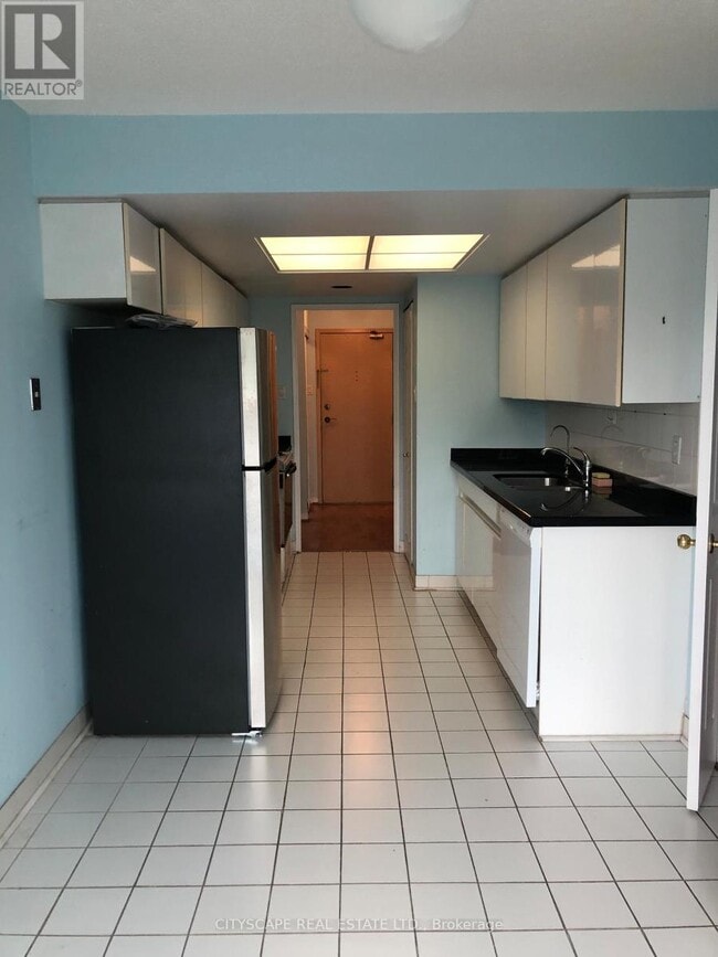 Building Photo - 7825 Bayview Ave