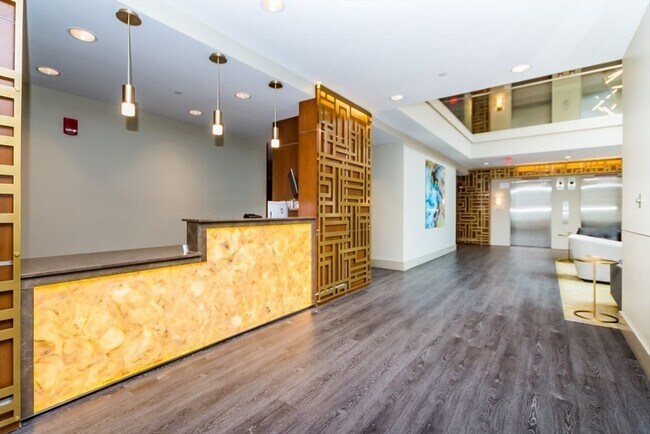 Foto del edificio - 100 Station Landing