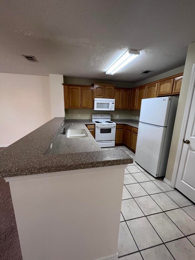 Building Photo - 211 Johnson Ct