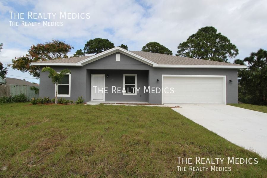 Foto principal - BEAUTIFUL 4 Br/2 Ba Home in Palm Bay!