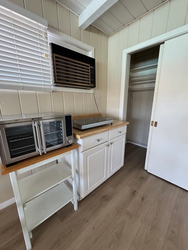 Kitchenette - 506 E Sunny Hills Rd