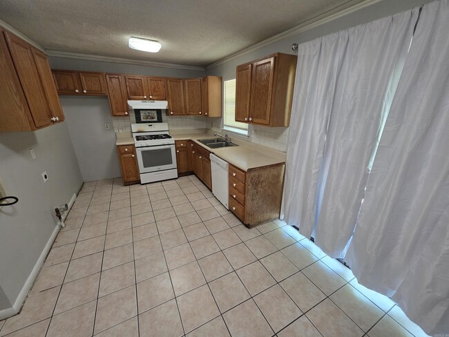 Building Photo - 3805 Mellene Dr