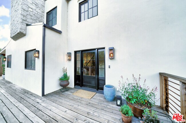 Foto del edificio - 2310 Laguna Cir Dr
