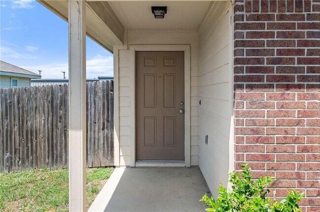 Building Photo - 122 Jim Dandy Dr