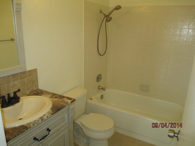 Foto del edificio - Meadowbrook condo is full 2 bedroom, 2 bat...