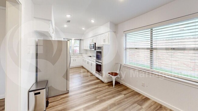 Foto del edificio - 1309 Buckingham Pl
