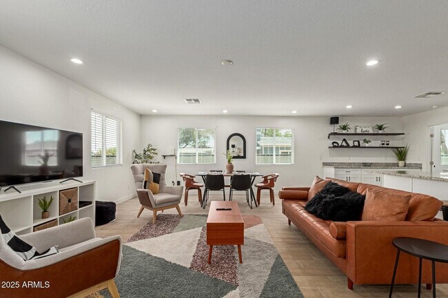 Foto del edificio - 341 S Mountain Rd