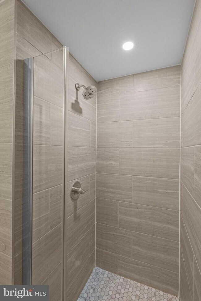 Building Photo - 1743 N Hollywood St