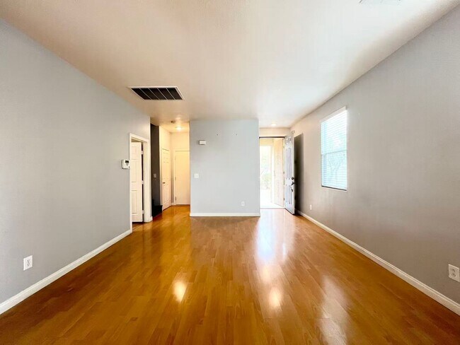 Foto del edificio - Nice 2 story house