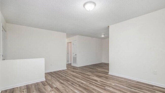 Building Photo - 1816 Azalea Ave