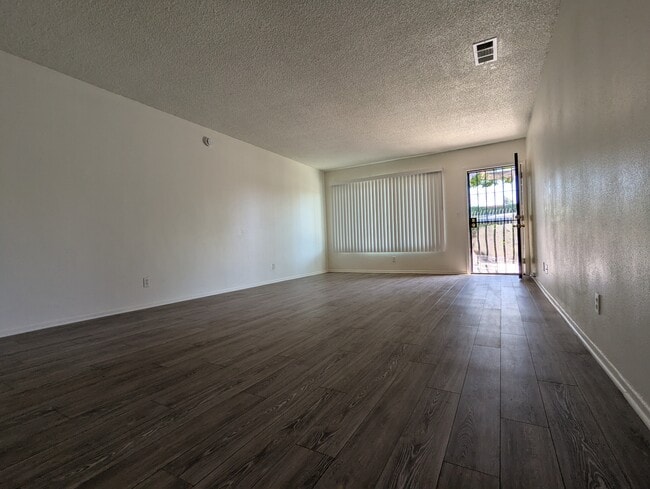 Building Photo - Wilshire Crest Apartments