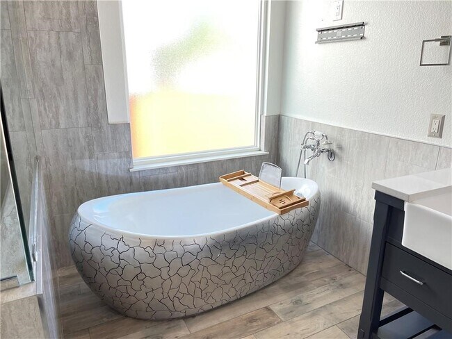 Building Photo - 2306 Founder Dr