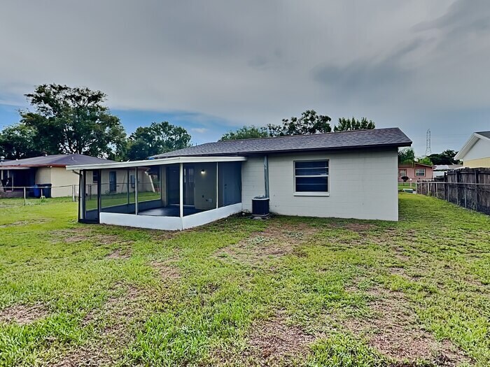 Foto del edificio - 8511 Fish Lake Rd