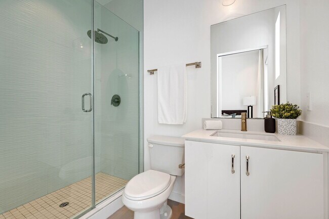 Building Photo - 1242 Gordon St