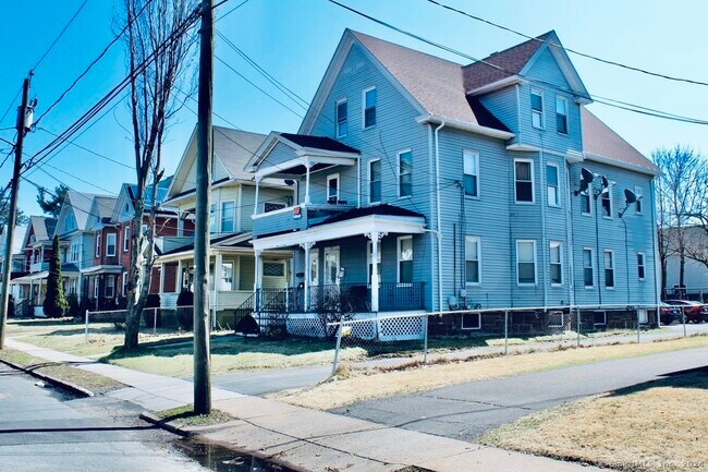 Foto del edificio - 49-51-51 Brownell Ave