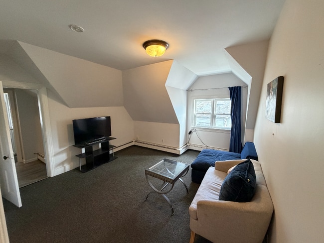 Building Photo - 52 Cedar St