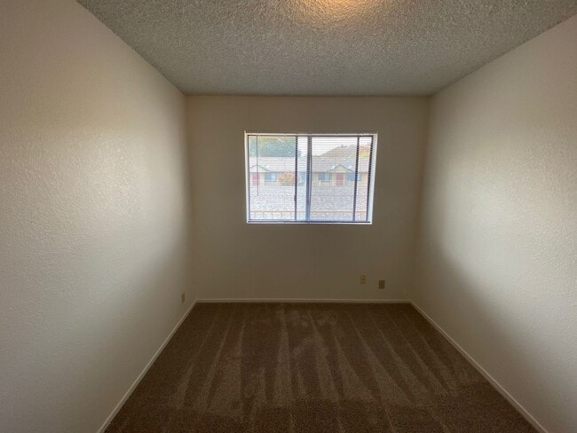 Building Photo - 2 Bed / 1 Bath (South Atascadero)