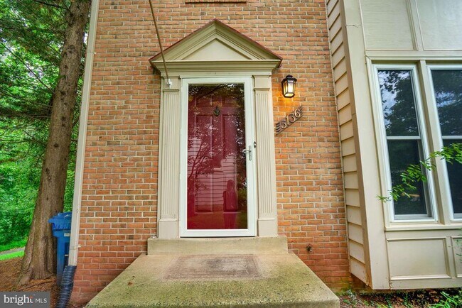 Foto del edificio - 5136 Glen Meadow Dr