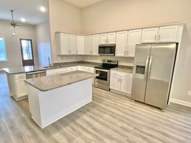 Foto del edificio - Now Leasing a 5-bedroom 3 bath home in Walls, Mississippi at Mallard Park