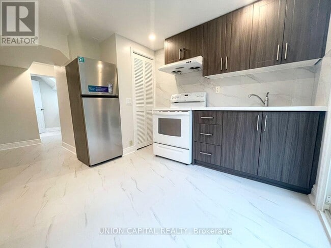 Building Photo - 75 Madsen Crescent