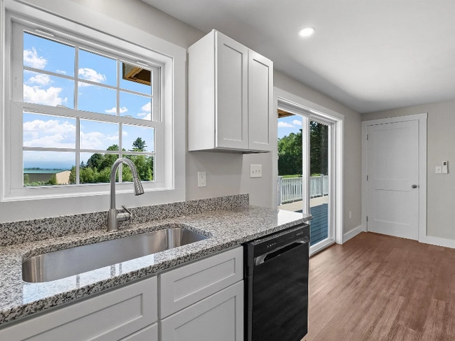 Building Photo - 84 Old Lake Shore Rd