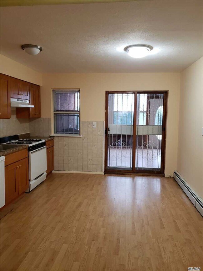 Foto del edificio - 108-36-108-64 64th Ave