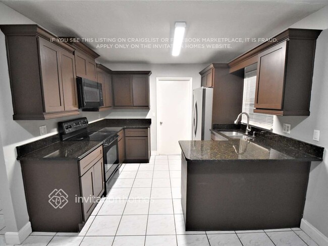 Building Photo - 302 Iowa Woods Cir W