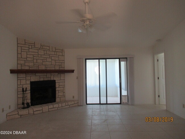 Building Photo - 336 Yorktowne Dr