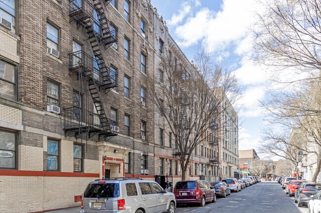 Building Photo - 566 W 191st St