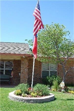 Primary Photo - 100 Windwood Dr