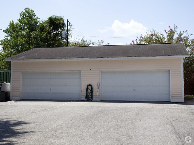 Foto del edificio - Summerfield Townhomes