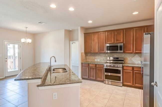 Building Photo - 1604 Greenside Dr