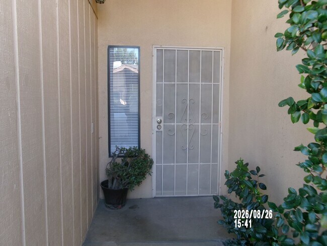 Building Photo - 1000 Olive Dr