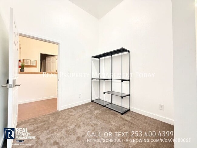 Building Photo - 2817 9th St SW