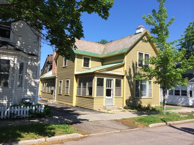 Building Photo - 95 Rose St