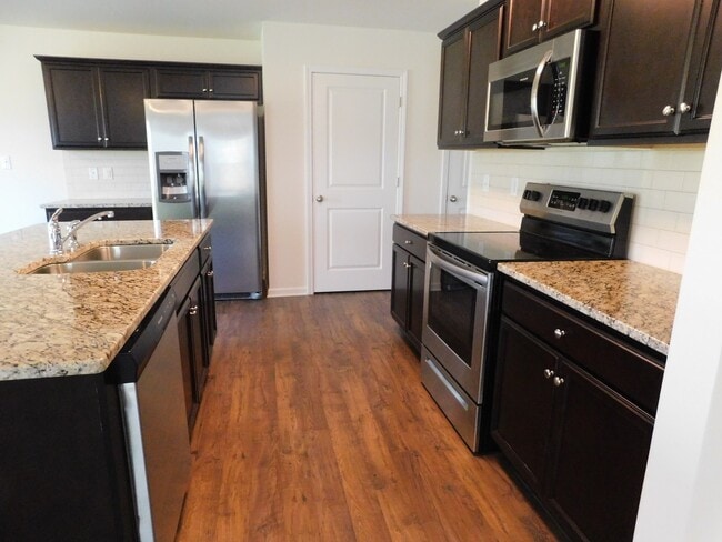 Foto del edificio - Brand New! 4 bed, 2.5 bath