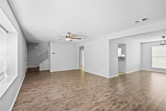 Foto del edificio - 4707 Cairnsean St