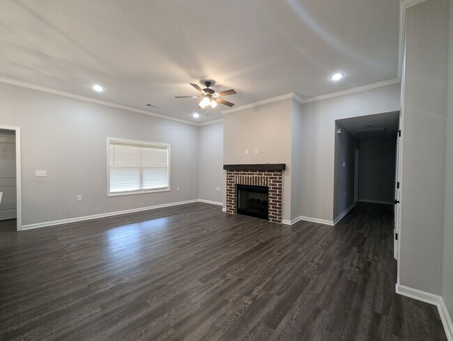 Building Photo - 3 Bed/ 2 Bath Home in Riverwood Estates