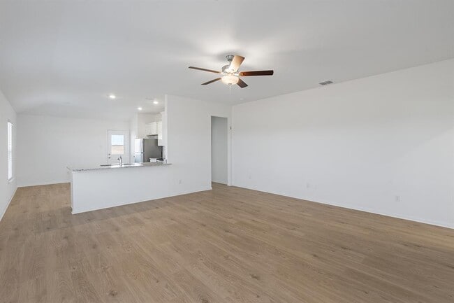 Building Photo - 129 Paria Ct