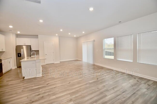 Building Photo - 121 Guardian Gate Dr