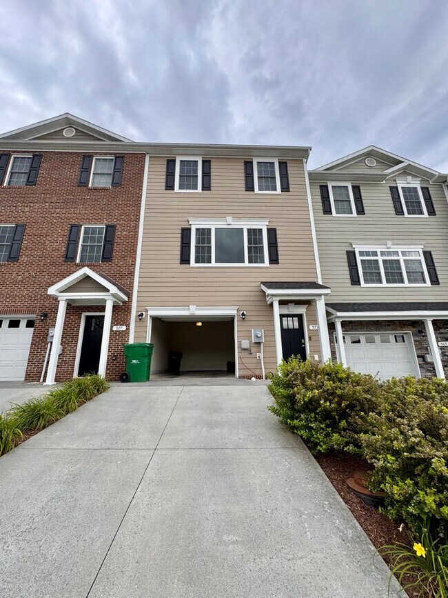 Foto del edificio - Townhouse for Rent in Spring Oaks!