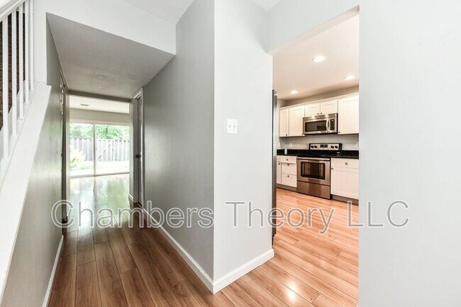 Building Photo - 1195 Dublin Pl