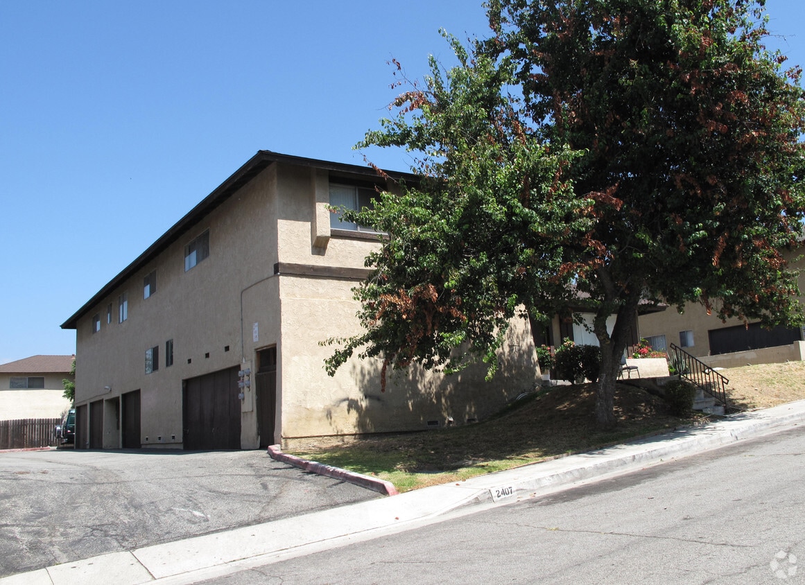 Building Photo - 2407 Ridgeside Dr