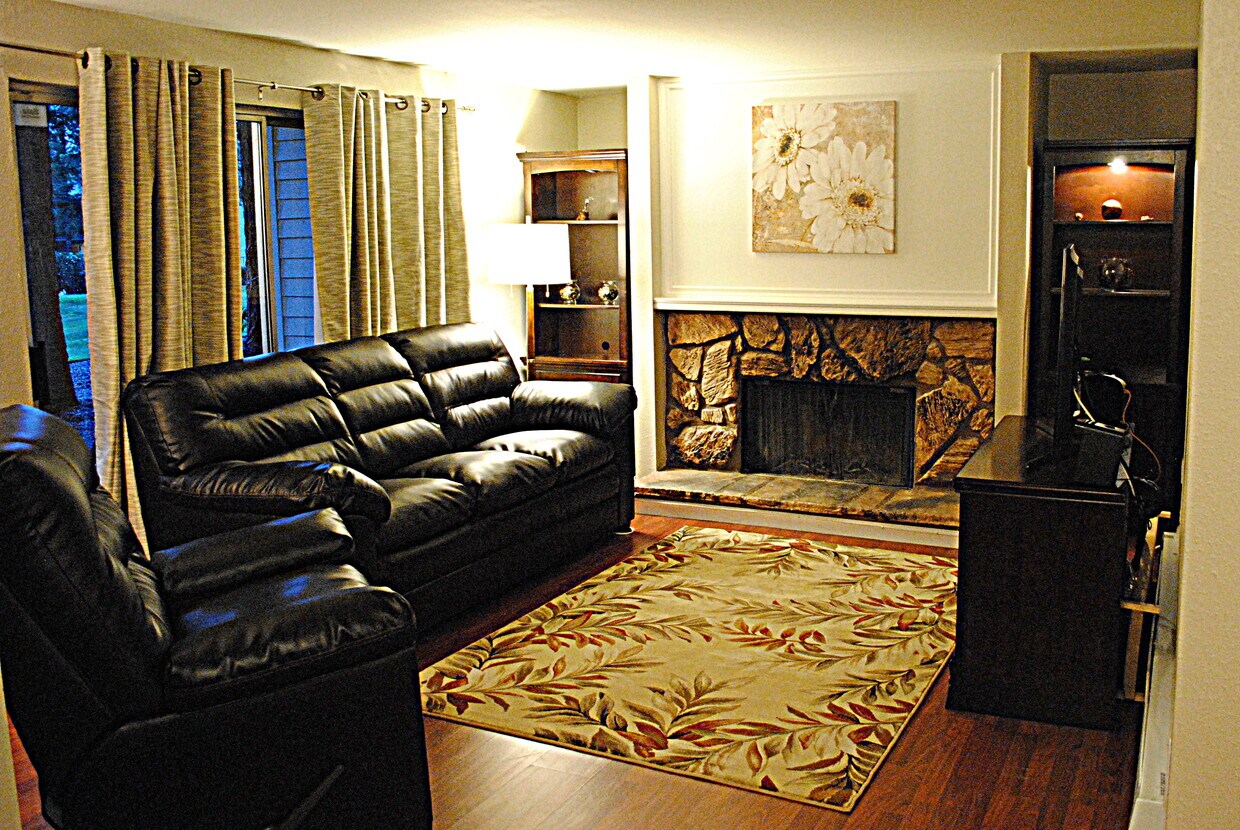 Primary Photo - 4635 W Lake Sammamish Pky SE