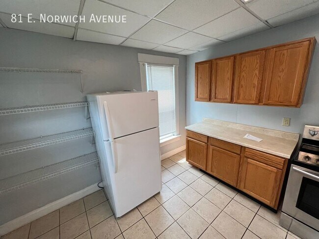 Foto del edificio - 81 E Norwich Ave
