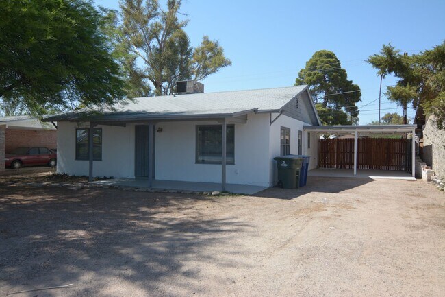 Foto del edificio - Freshly Updated 3 Bedroom 1 Bath Home! Cen...