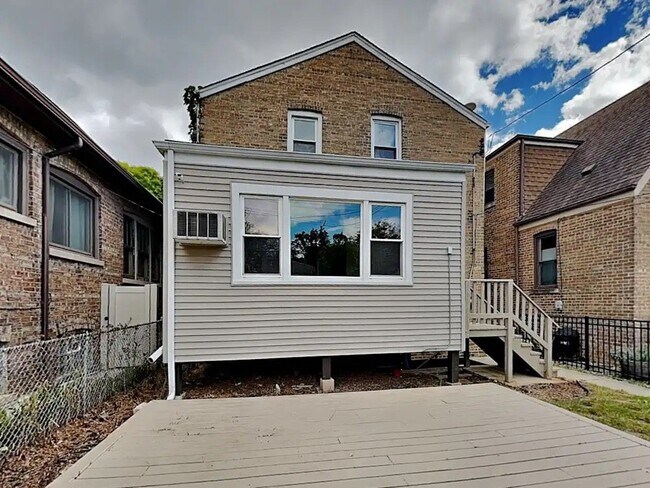 Foto del edificio - 1637 N Nashville Ave