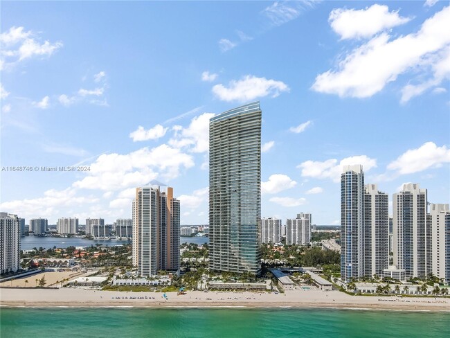 Foto del edificio - 18975 Collins Ave