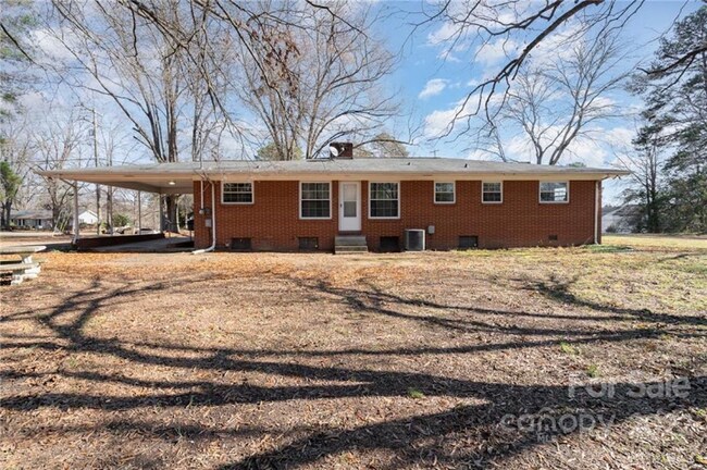 Building Photo - 1266 Winecoff School Rd
